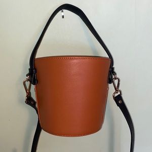 Topshop Beige and black bucket bag with canvas inside